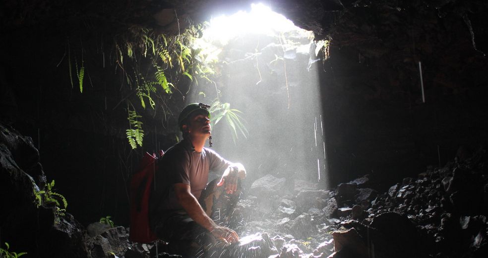 Exploration des tunnels de lave